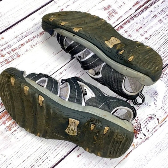 Nevados slip on outdoor shoes size 8 - Picture 4 of 5